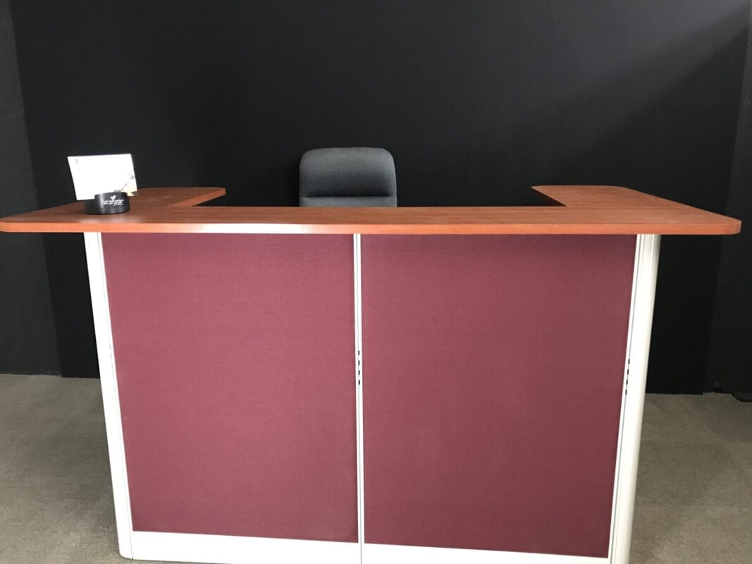 4.5'x2.3' 43"H - U Shape Reception Counter-U - X2 43 Shape Reception